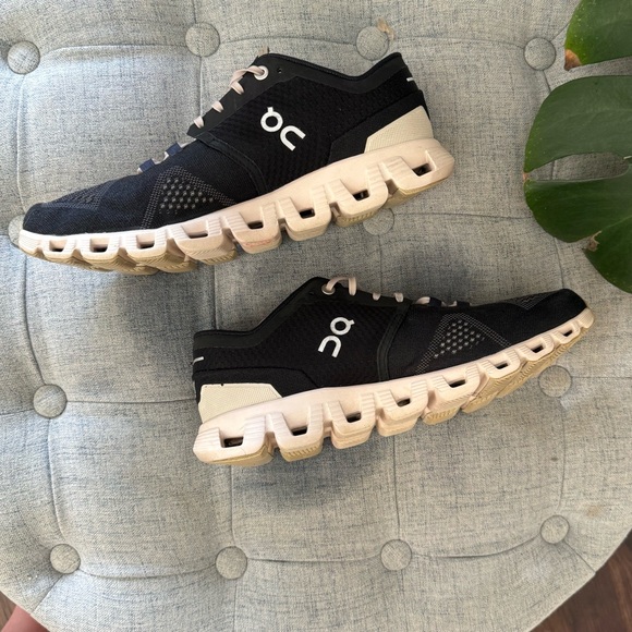 On Cloud X Black/Pearl Woman’s Running Shoes Size 8.5 Good Condition Retail $160 - Picture 4 of 12